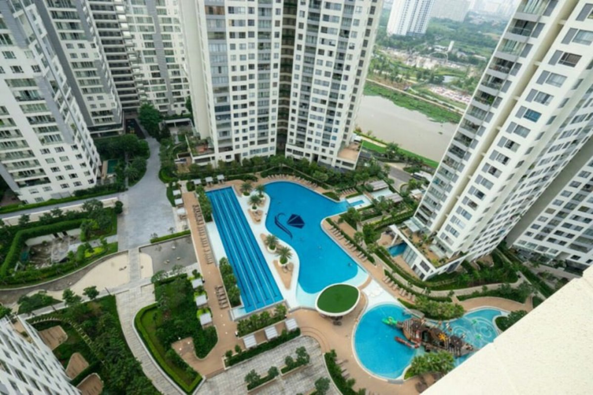 Hồ bơi muối khoảng chuẩn Olympic nhìn từ căn hộ Đảo Kim Cương